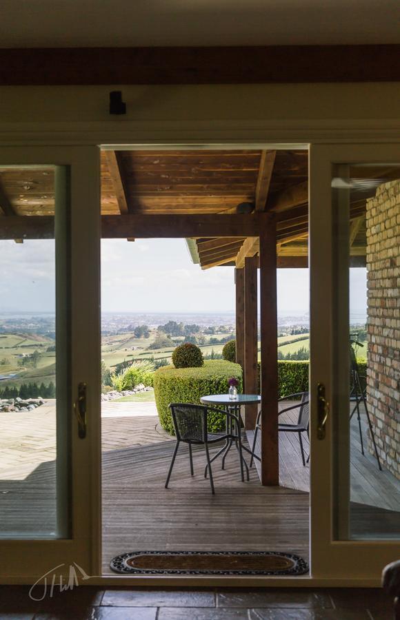 Eagle Ridge Lodge タウランガ エクステリア 写真